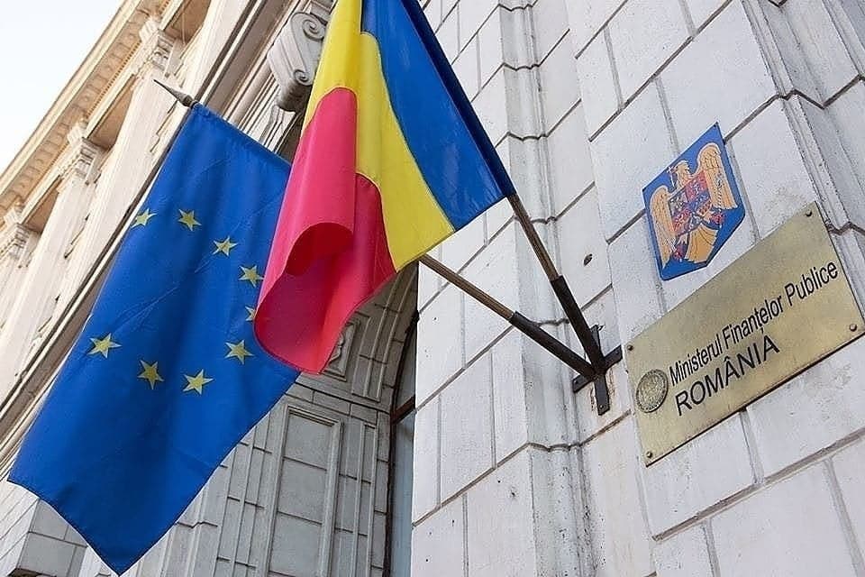 Execuția la 5 luni: Deficitul bugetar scade la jumătate față de anul trecut. Cresc veniturile, scad cheltuielile. Costurile cu dobânzile urcă spectaculos la 1,3% din PIB