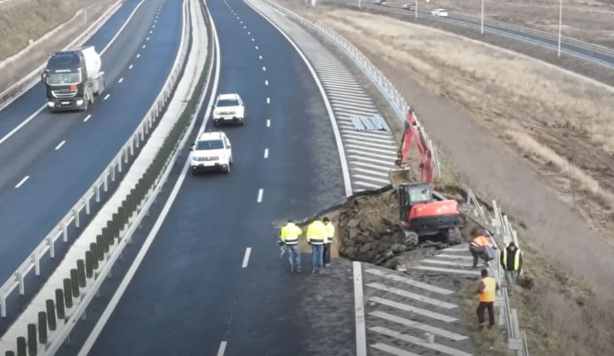 Se închide circulația pe 17 kilometri de pe A10 Sebeș-Turda. Ministerul Transporturilor cere CNAIR să explice de ce s-a surpat autostrada