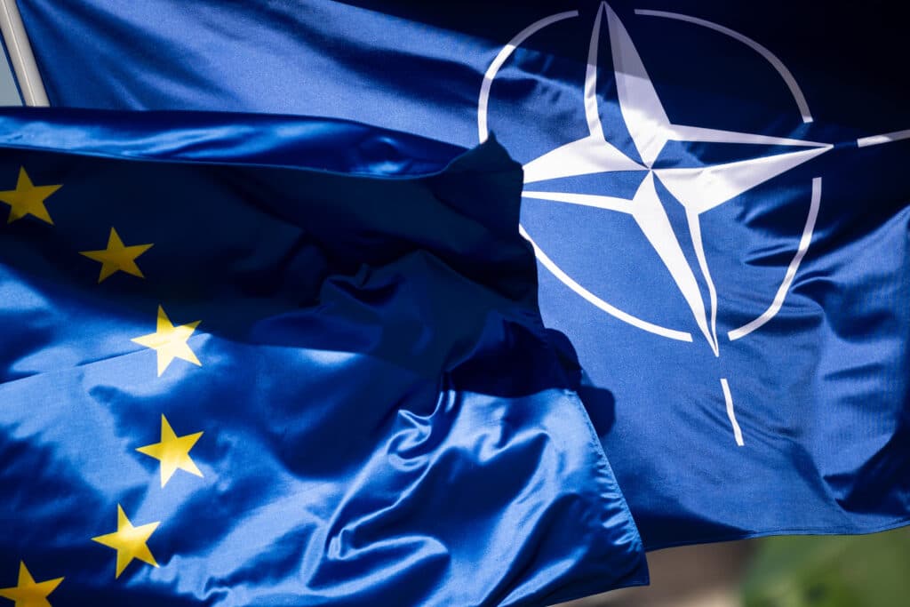 POLITICO: Aliaţii NATO doresc să-i acorde comandantului suprem mai multă libertate în doborârea dronelor