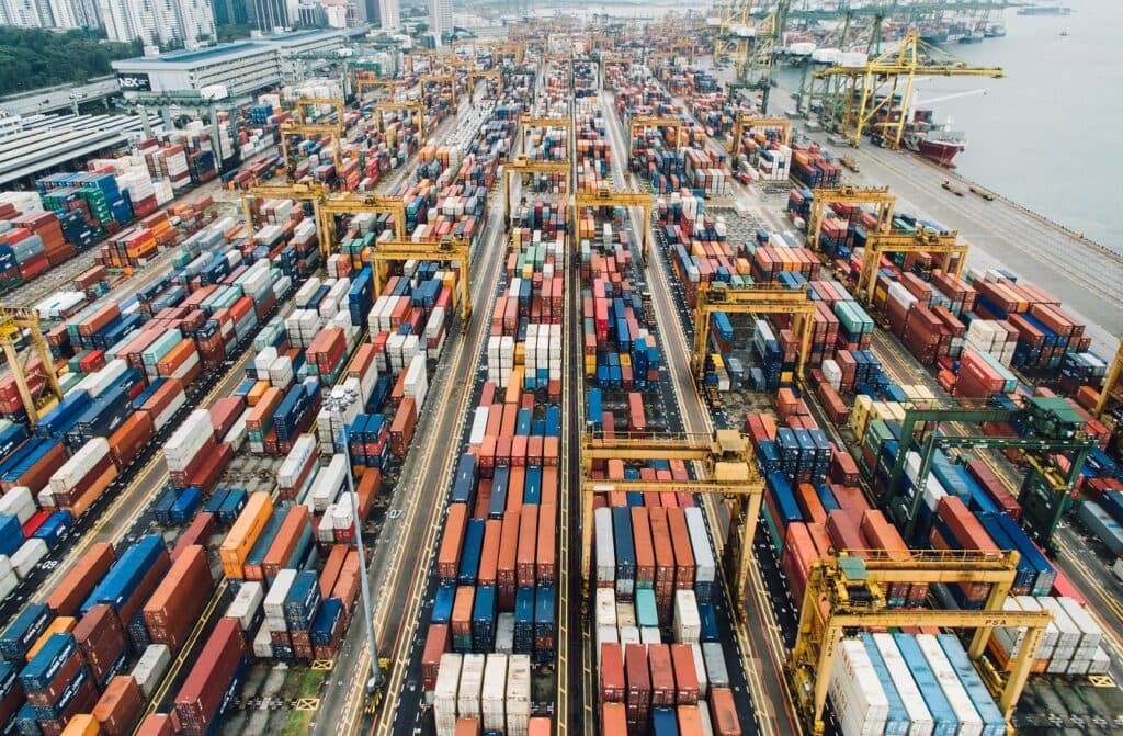 Scăderea consumului schimbă balanța comercială: importurile încetinesc, exporturile cresc