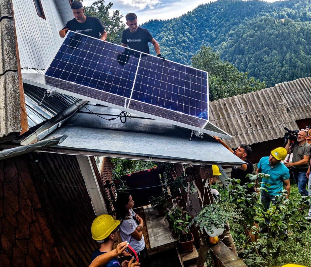 70% din consumul de energie electrică acoperit de fotovoltaice. E o veste bună?