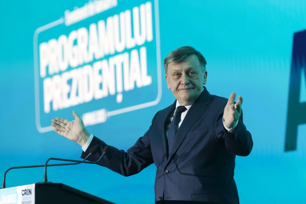Crin Antonescu atacă dur conducerea PNL: „Congresul trădătorilor