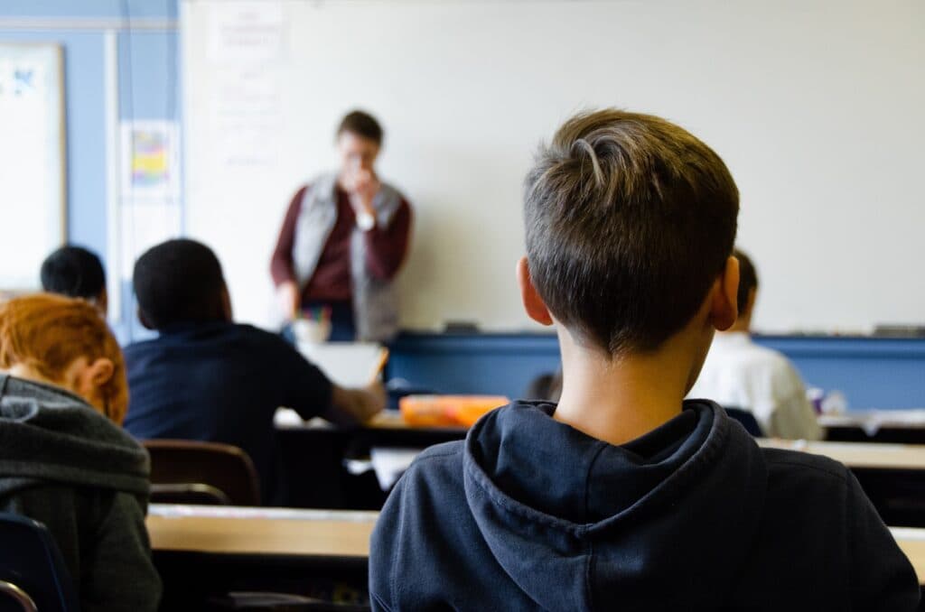 Profesorii de la Evaluarea Națională acuză un haos informatic: Mii de cadre didactice au fost ținute ostatice în unitățile de învățământ până la 8 ore pentru a încărca lucrările