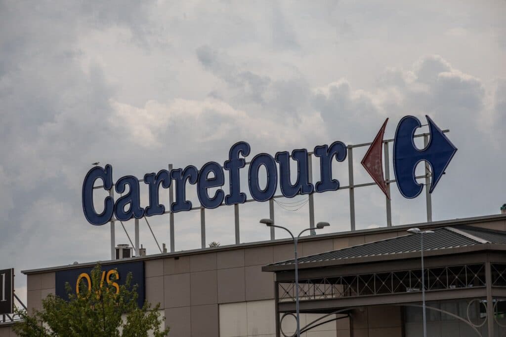 Consiliul Concurenței a autorizat preluarea Carrefour România de către Pavăl Holding, proprietarul Dedeman