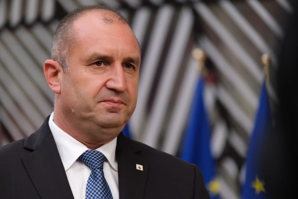 Schimbare de direcție în Bulgaria: Guvernul Radev pune capăt sprijinului militar pentru Ucraina
