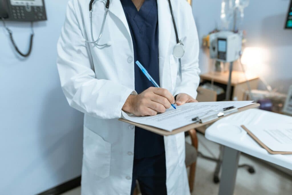 Inteligența artificială a depășit medicii în stabilirea diagnosticului la urgențe – test major din lumea reală