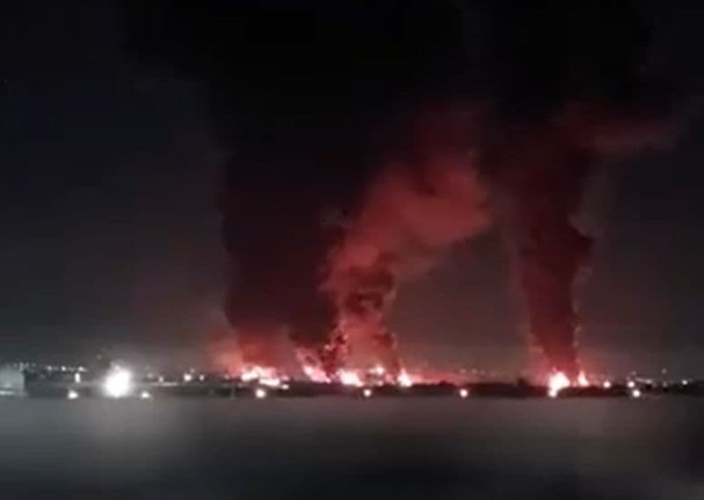 SUA lovesc din nou Iranul. Trump condiționează acordul de distrugerea uraniului îmbogățit: „Fără praf, fără dolari” (Video)
