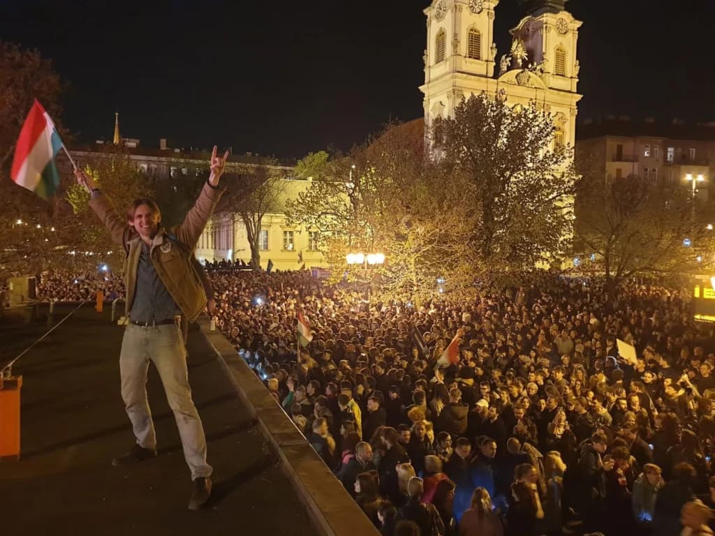 Budapesta s-a transformat într-o arenă de petrecere după alegerile istorice care au pus capăt erei Orban - VIDEO