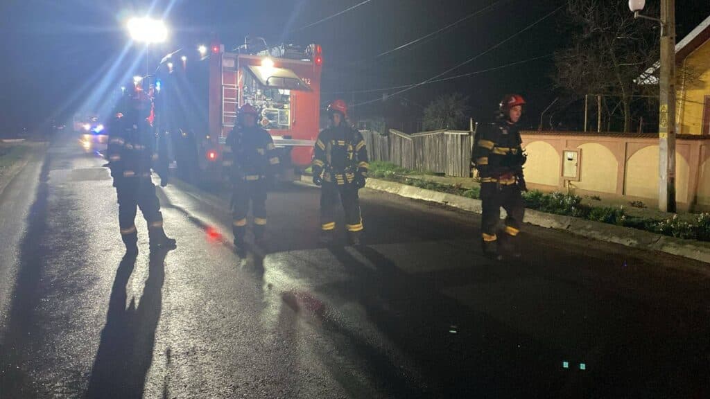 Populația a fost evacuată pe rază de 1 km la Ciorani, județul Prahova: O cisternă cu GPL s-a răsturnat pe DN 1D (Foto)