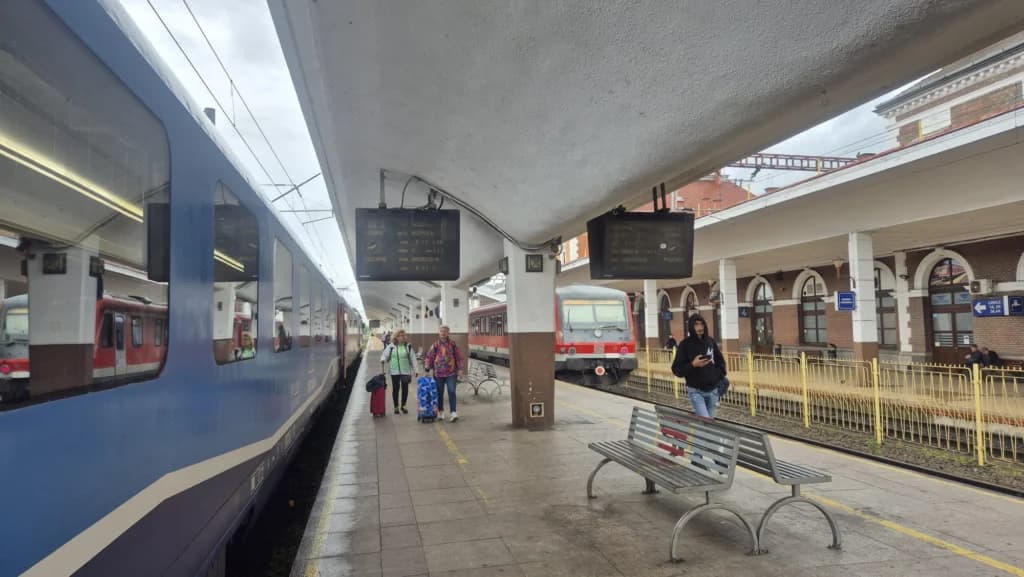 Ministrul Transporturilor le cere călătorilor să reclame problemele întâlnite în trenurile CFR: A lansat un formular pentru sesizări