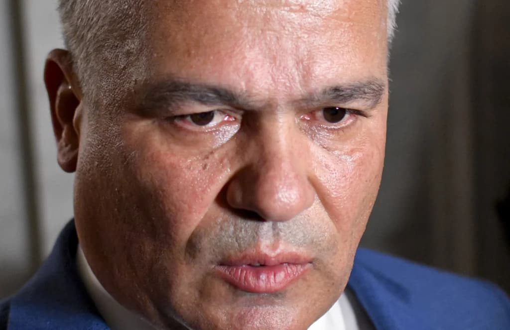 Adrian Veștea nu are voturile. Nicușor Dan joacă la două capete. PNL, UDMR și USR propun un guvern minoritar