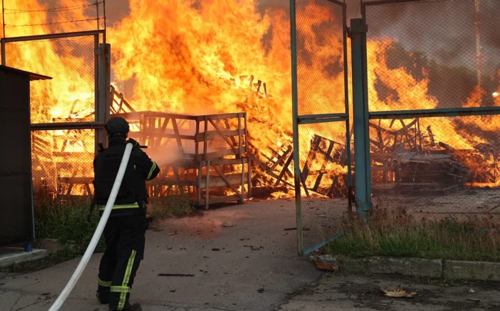 Ziua 1563 Explozii la poștă și o fabrică de lapte praf pentru bebeluși. Putin vorbește azi la Sankt Petersburg. Armistițiu la centrala nucleară
