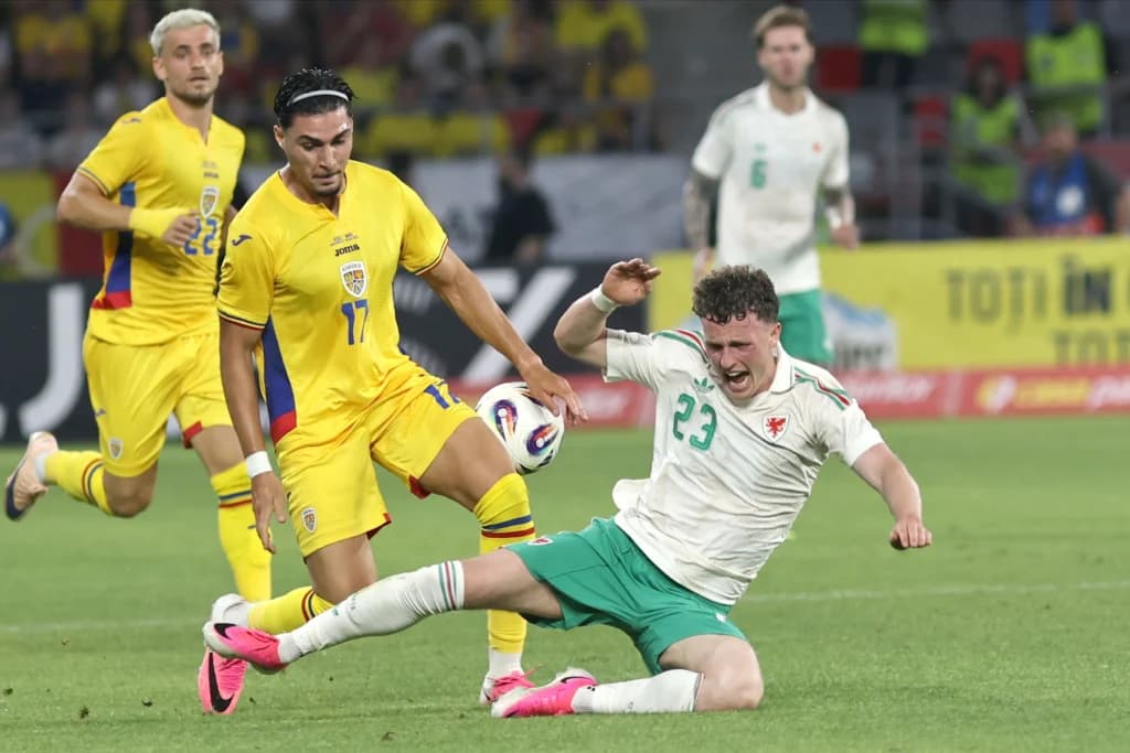 Fotbalistul pe care l-a debutat Mircea Lucescu la națională, aproape de un transfer de vis în Anglia