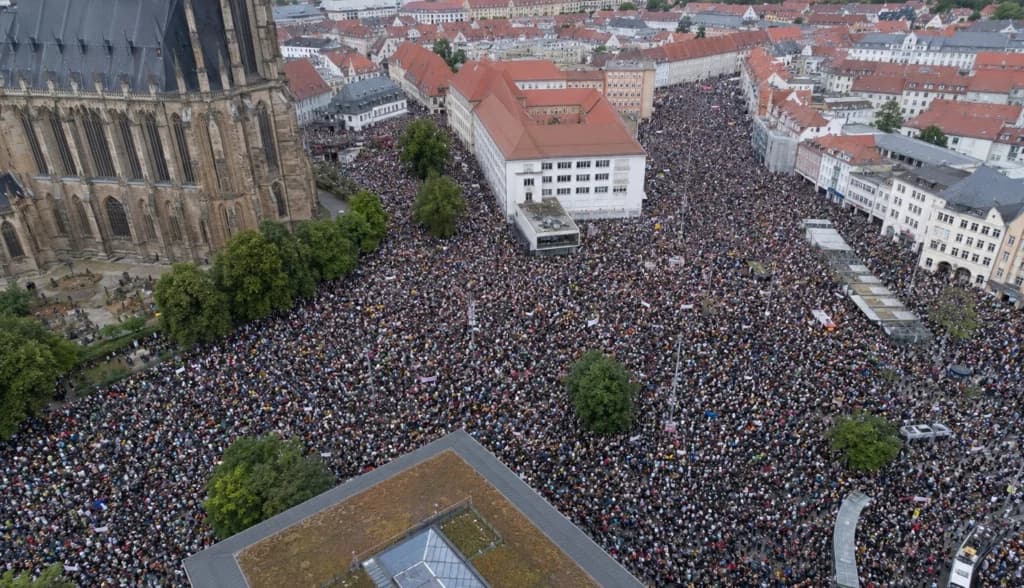 Manifestație împotriva congresului extremiștilor din Germania: Orașul Erfurt e blocat, AfD așteaptă un „război civil” (Foto & Video)