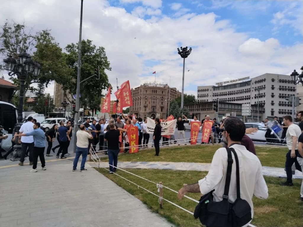 Manifestație anti-NATO la Ankara: Mai multe persoane au fost arestate
