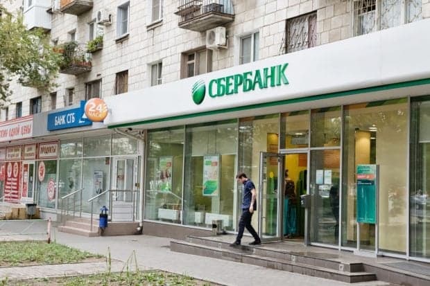 Războiul din Ucraina amenință Rusia cu o criză bancară „explozivă”, arată un raport al serviciilor de informații europene
