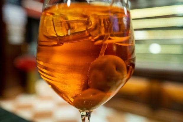 Topul orașelor din Europa unde cocktailurile sunt cele mai ieftine: orașul unde un Aperol Spritz costă doar doi euro