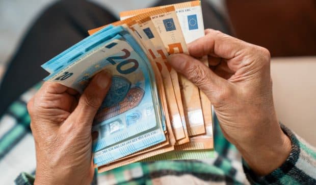 Un imigrant trebuie să primească 35.000 de euro după ce angajatorul care l-a adus în Marea Britanie nu l-a trimis la muncă timp de un an