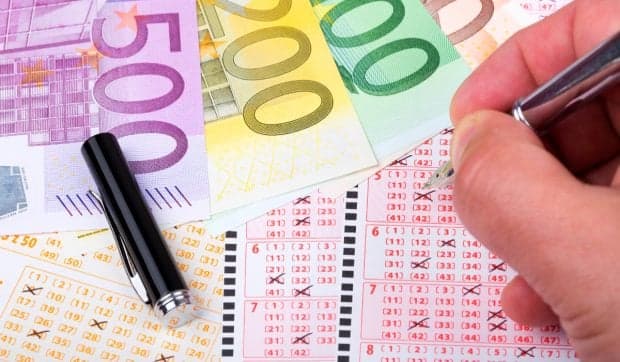Un bărbat care a câștigat la loto 475.000 de euro a aflat că mai are doar câteva luni de trăit: „Voi pleca cu un zâmbet”