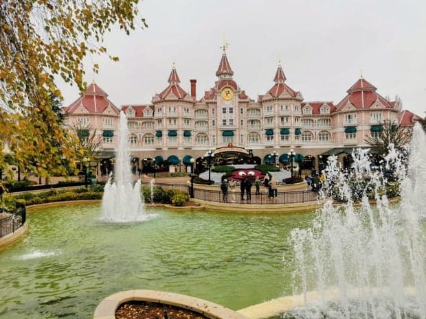 Unul dintre cele mai mari roller-coastere din Disneyland Paris va fi închis până vara viitoare, pentru lucrări de mentenanță: „Esențiale pentru funcționarea atracției”