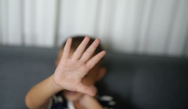 Doi părinți din Constanța, obligați să păstreze distanța față de propriii copii, după ce aceștia i-au reclamat: Poliția a emis ordin de protecție imediat