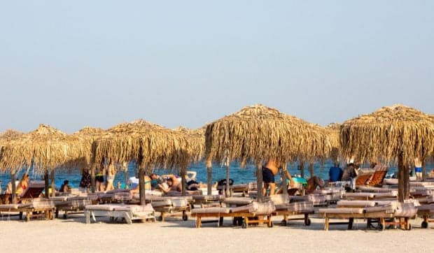 Canicula a generat un număr record de turiști pe litoralul românesc. Peste 90.000 de oameni au fost la mare în acest weekend