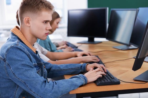 Simulare Bacalaureat 2026. Subiectele și baremul de corectare la Informatică