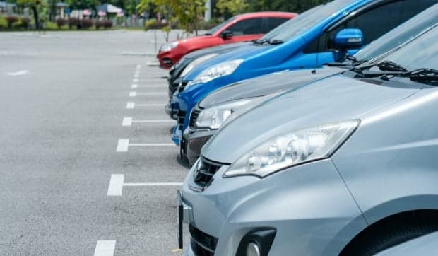 Taxă anuală nouă în Sectorul 4 din București: 593 de lei pentru a parca pe orice loc public stradal din zona verde
