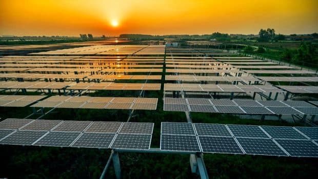 Hidroelectrica semnează cu românii de la Enevo construirea centralei fotovoltaice Tudor Vladimirescu din Brăila, un proiect de 151 milioane lei și 46 MW