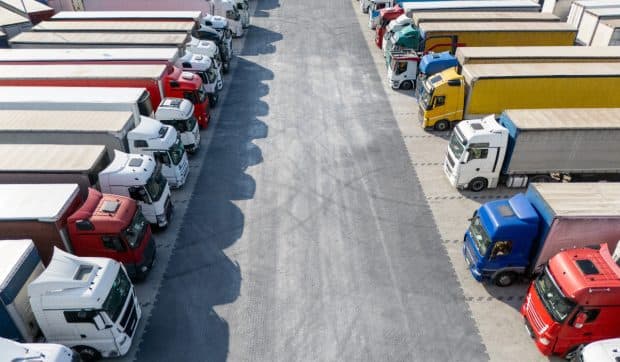 Șoferii de TIR pregătesc o grevă de 5 zile în peste 100 de orașe, din cauza creșterilor uriașe la carburanți, în Italia