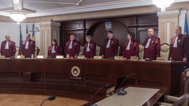 Judecătorii CCR primesc spor de supărare de 2.300 de euro, pe lângă salariul de aproape 10.000 de euro