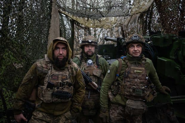 Cum a fost pedepsit un soldat care a dormit dus în timpul alertei de raid aerian, în Ucraina: „Sunt vinovat, dar fiți blânzi!”