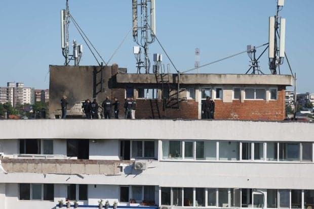 Ce cred românii despre drona prăbușită pe un bloc din Galați: 58,6% consideră incidentul ca fiind unul „foarte grav”