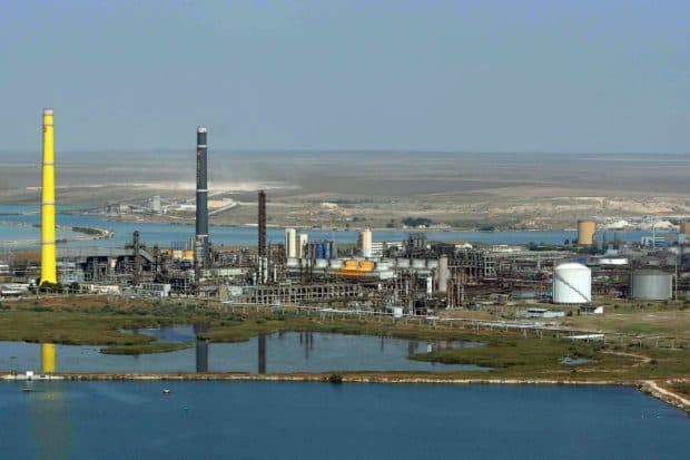 România cumpără 60% din petrol din Kazahstan, în timp ce producția internă se prăbușește
