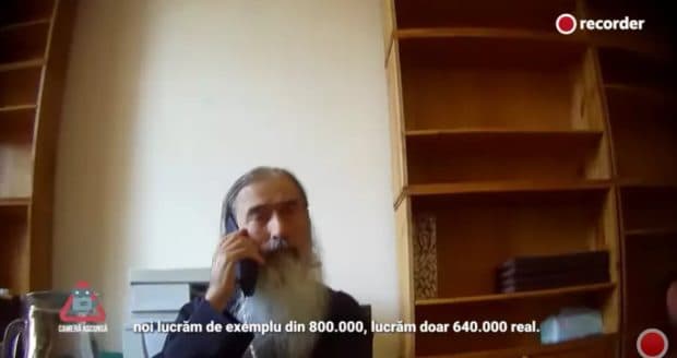 Fostul preot care l-a filmat cu camera ascunsă pe ÎPS Teodosie acceptând o schemă de corupție și-a retras mărturia la proces: „Consider că sistemul nostru de justiție este bolnav”