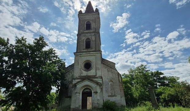 Biserica germană din Malcoci, printre ultimele urme ale nemților care au colonizat Dobrogea. Parohia spune că proiectul este gata, dar fondurile europene pentru reabilitare întârzie
