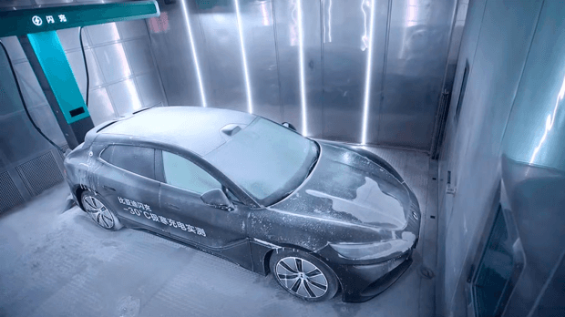 BYD a pus o mașină electrică la -30°C ca să arate cât de repede se încarcă noua baterie Blade. De ce testul contează pentru șoferii care se tem de iarnă
