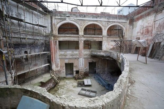 Am intrat pe șantier! Renaște cinematograful Marconi, monumentul istoric abandonat la Gara de Nord. Inaugurare specială cu șuncă, șpriț și țuică