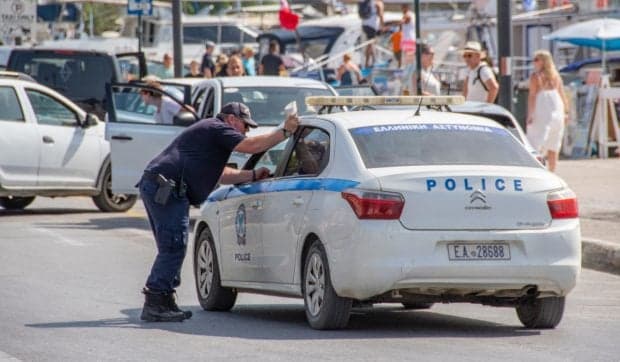 O turistă a primit amendă 350 de euro și a rămas fără permis, în Grecia, pentru o greșeală pe care o fac mulți șoferi: „Unii îmi spun să nu plătesc”