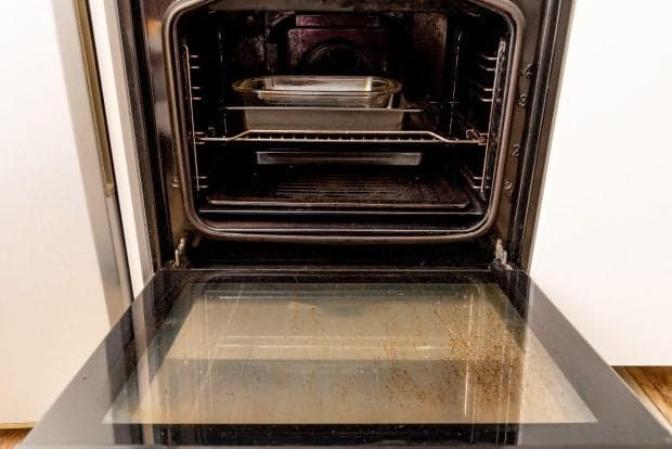 Cele mai murdare trei lucruri din apartament pe care oamenii uită adesea să le curețe