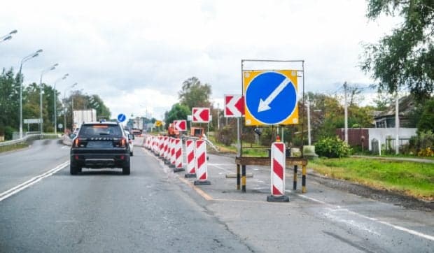 Rusia amână proiectele pentru 2.000 de kilometri de autostrăzi. Rușii ar putea primi dreptul să-și repare singuri drumurile