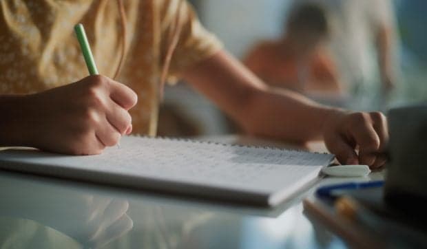 Zece probleme pe care școala românească le reciclează la nesfârșit, indiferent de ministru și reformă