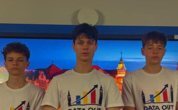 Trei elevi din Oradea, finaliști la Olimpiada Europeană de Statistică cu un proiect despre România dincolo de stereotipuri | VIDEO