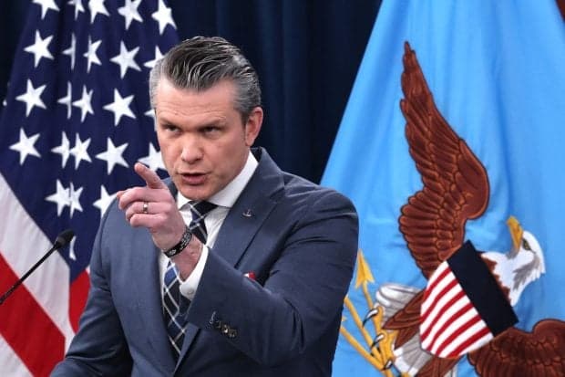 Pete Hegseth a mai găsit un motiv ca să critice Europa și spune că plajele din Spania, Italia, Grecia şi Bulgaria sunt „invadate”