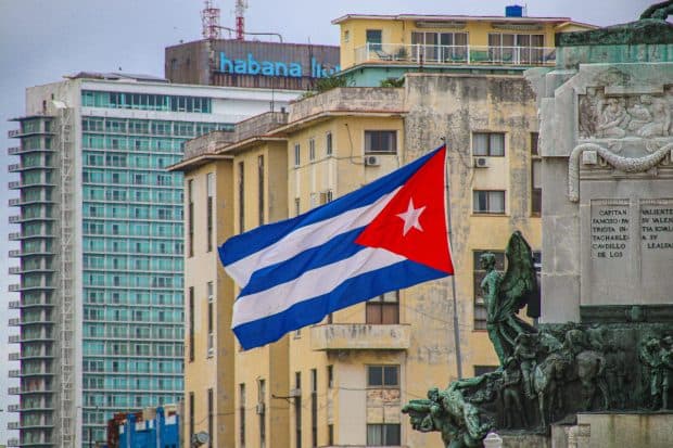 176 de măsuri drastice au fost aprobate de guvernul cubanez, în primul pas major către capitalism din ultimele decenii