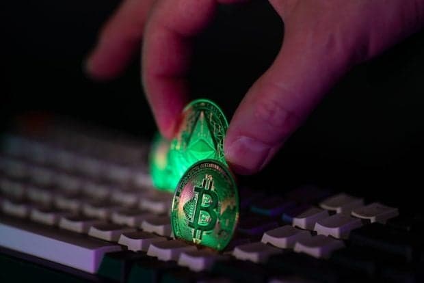 Inteligența artificială și algoritmii de recomandare: chiar decid mașinile ce conținut consumăm online?