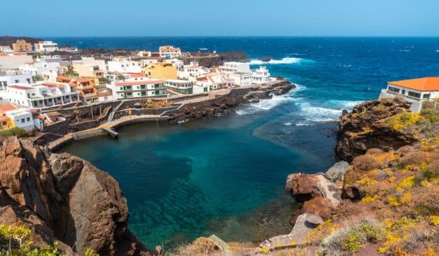 Insula secretă a Europei unde au călcat doar 4.100 de turiști într-un an, față de cei peste 6.000.000 din Tenerife. Nu are hoteluri de lux