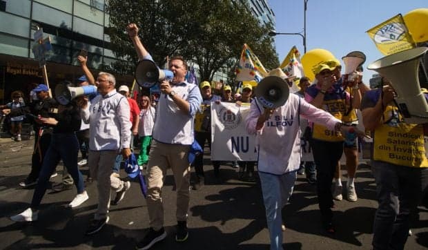 160.000 de profesori cer ca măsurile de austeritate să fie anulate: care sunt principalele schimbări