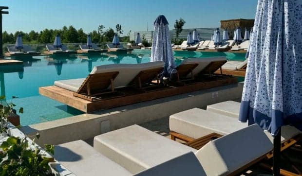 Cât costă intrarea la piscină în marile orașe din România în vara lui 2026