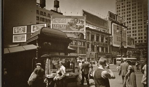 O fotografie din 1936 a stârnit controverse despre călătoriile în timp. Detaliul observat în imagine